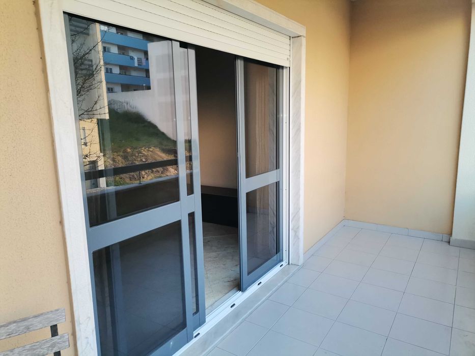 Amadora (Urb. Moinho do Guizo)- Quarto mobilado