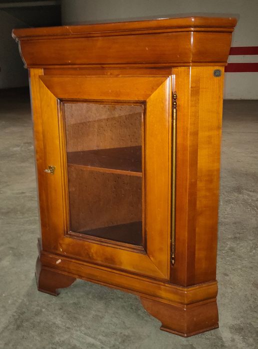 Vitrine de Canto Para Copos em Cerejeira