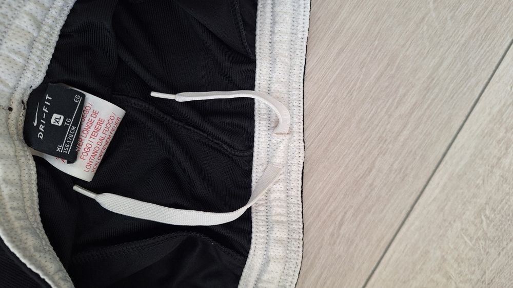 Чоловічі штани, Nike