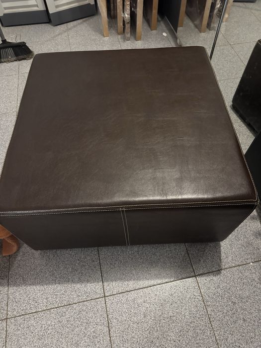 Mesa de centro com rodas em pele natural