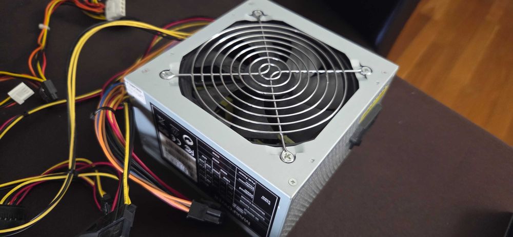 Componentes de PC antigos sem testar