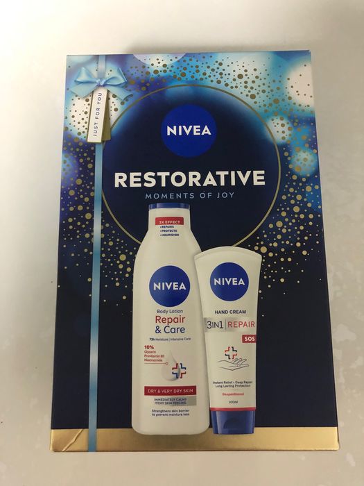 Продам женский косметический набор(кремы для лица+кремы для рук)