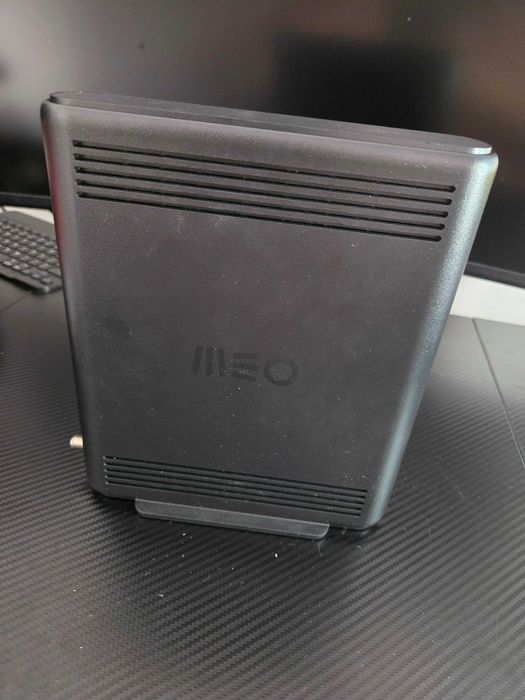 Router MEO FiberGateway GR1411G Wi-Fi 6 – Excelente Estado