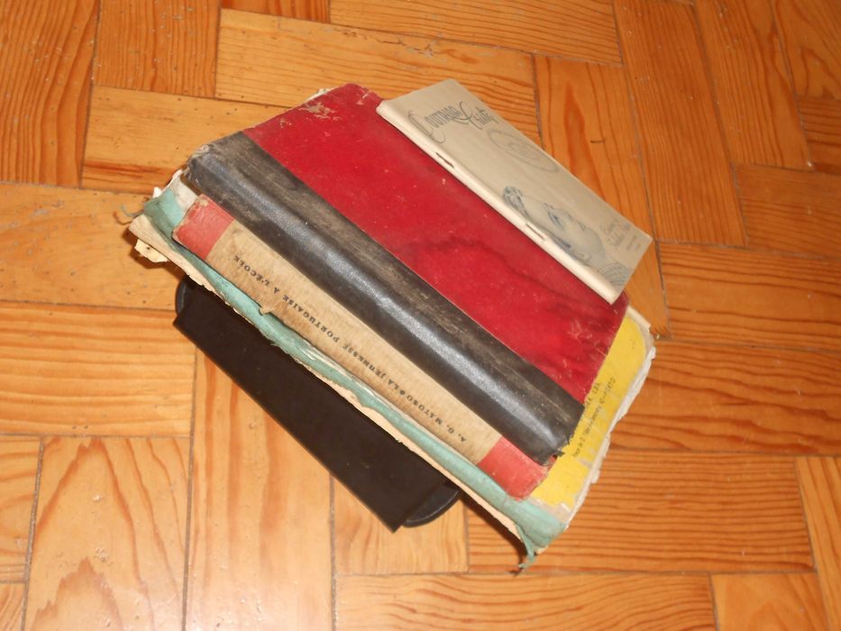 Livros escolares muito antigos geografia, frances, ingles