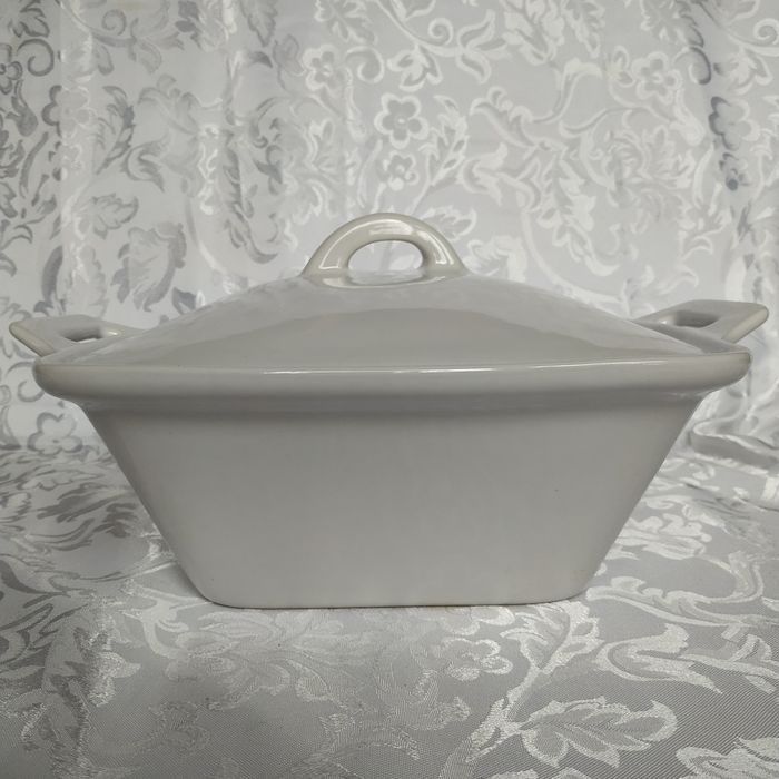 Duże Naczynie żaroodporne białe efektowne solidne. duże. jak nowe. ład