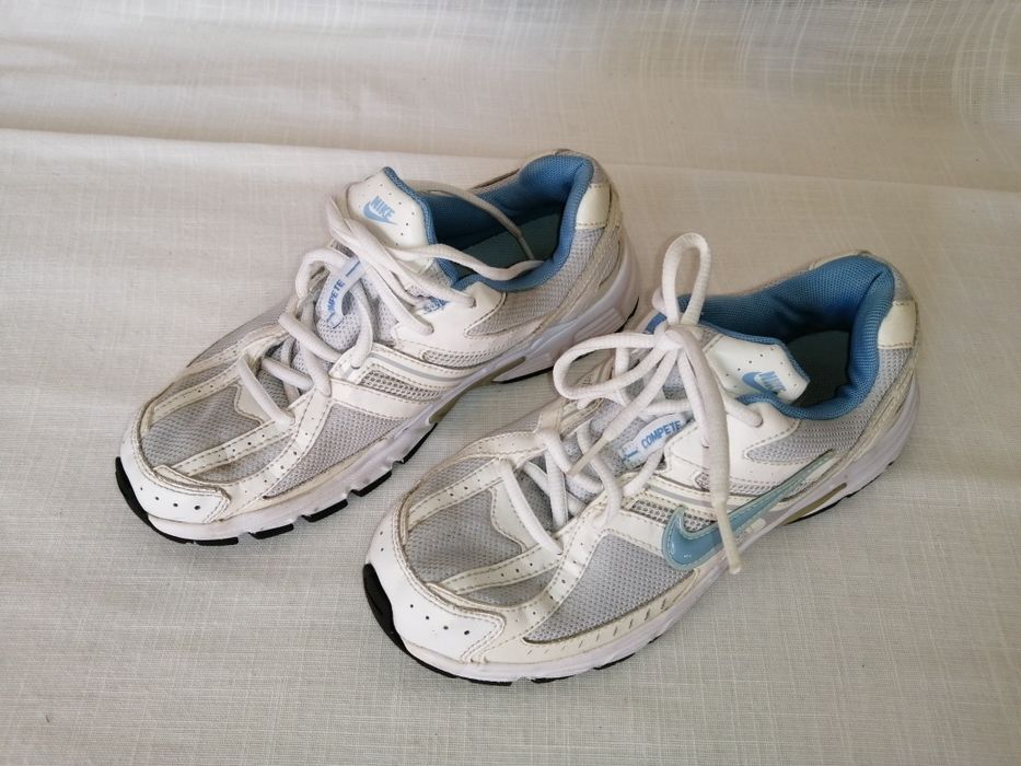 Buty Nike sportowe r 36,5 wkł 23,5