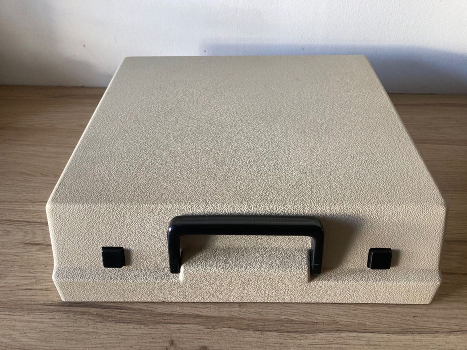 Máquina de escrever  ***  AEG Olympia