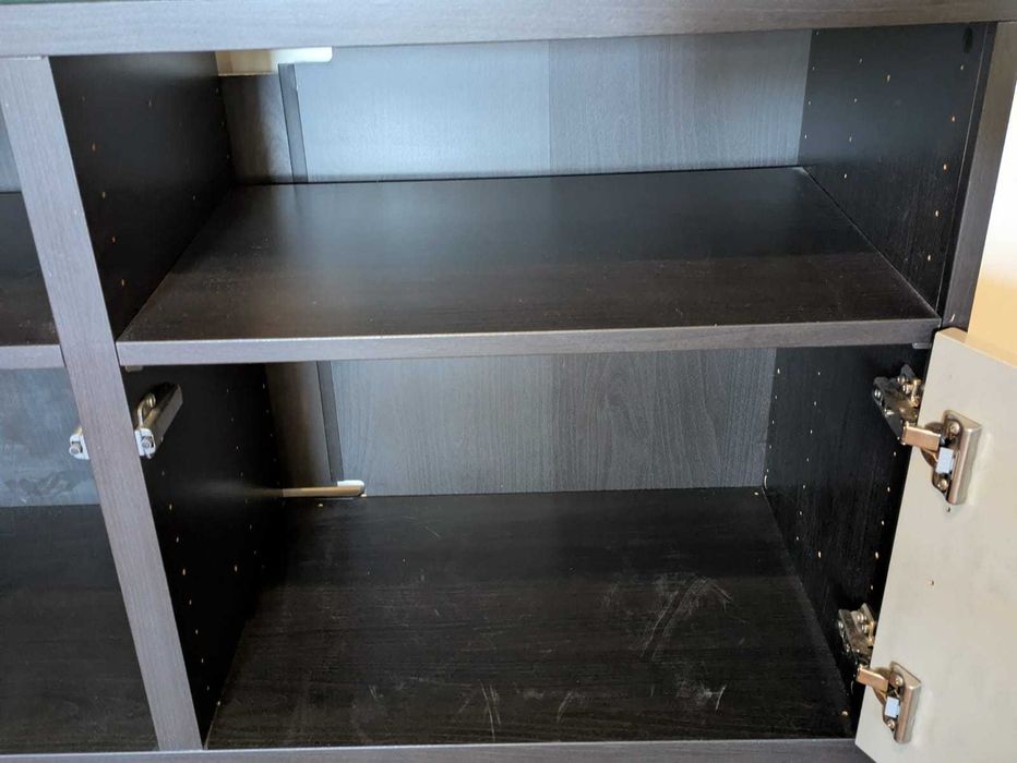 Móvel IKEA BESTÅ – Preto-Castanho e Bege e Painel Superior em Vidro