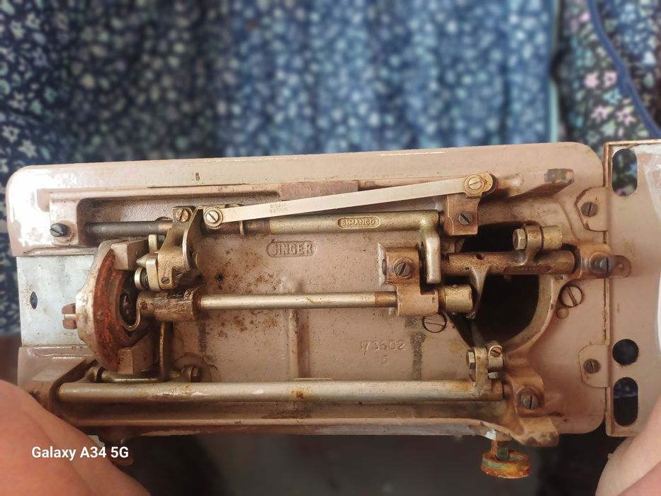 Maquina de costura Zinger , antiga
