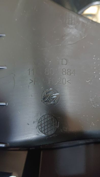 Кронштейни переднього бампера ID4