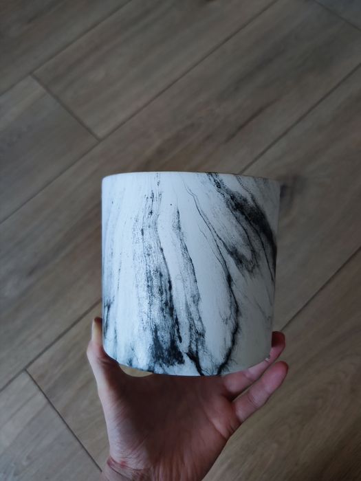 Osłonka marmurkowa do kwiatów