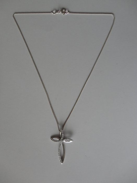 Fio com cruz, em prata, NOVO!