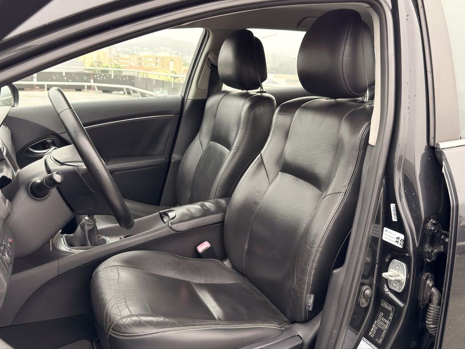Toyota Avensis 2011