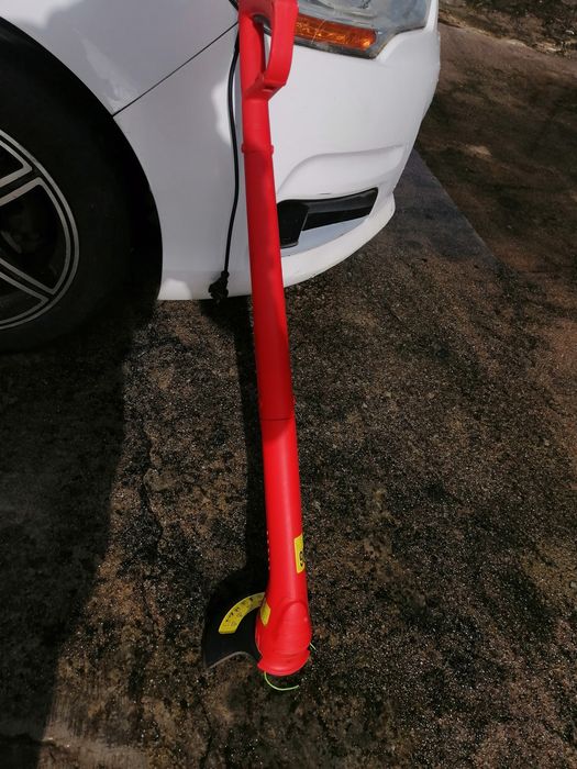 Máquina de cortar erva