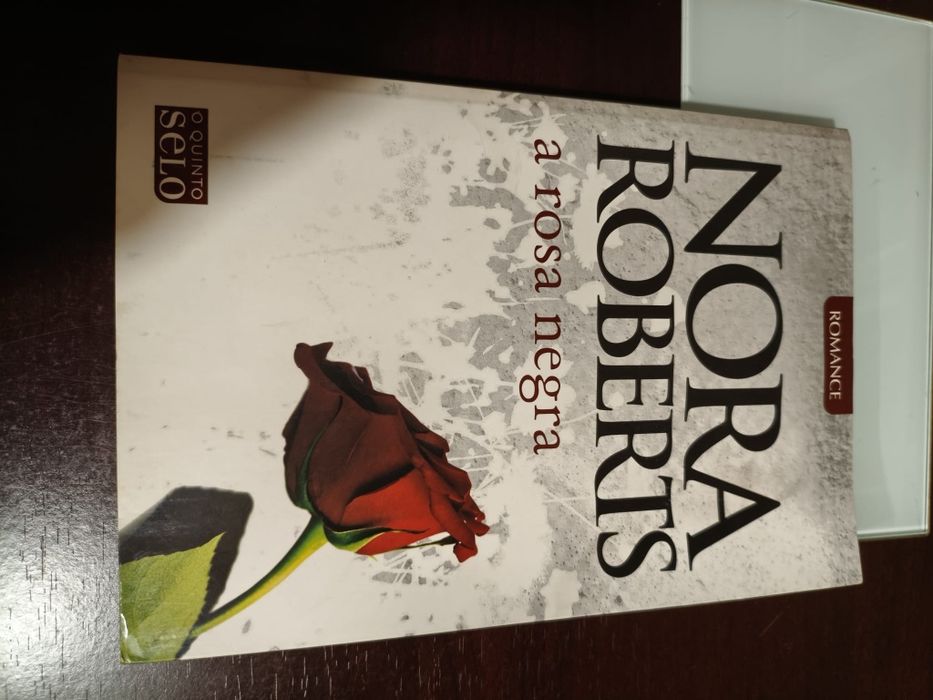 A rosa negra de Nora Roberts