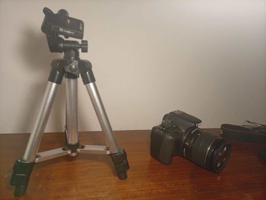 Cannon 1100D EOS + Tripé + Objectiva 55mm, 100