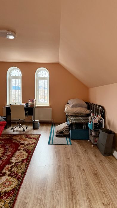 Продається двох поверхова квартира