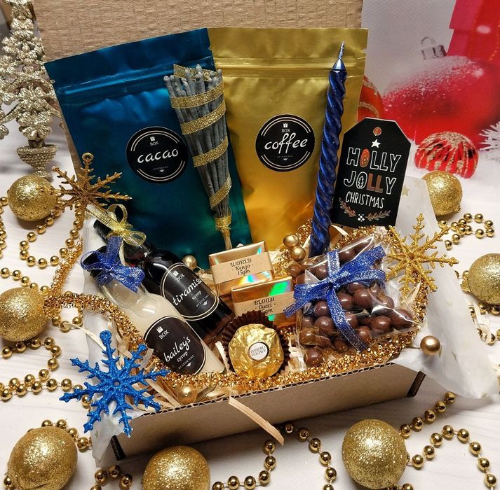 Подарунок дівчині на Новий рік. Подарунки жінкам  на новорічні  свята.