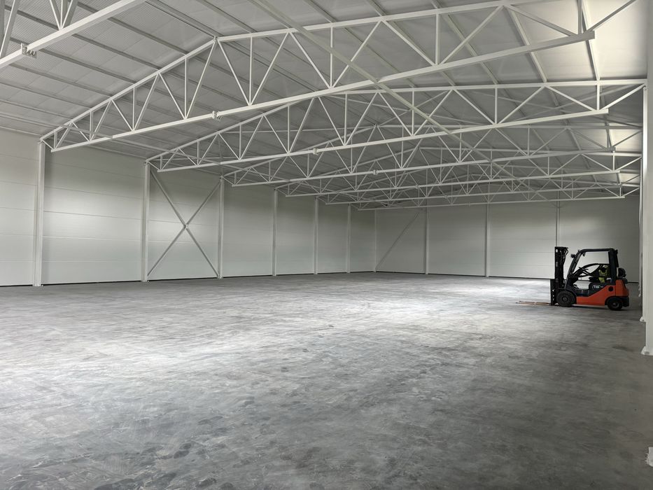 Продаж сучасного складського приміщення. 1200м², 42сот. в 7 км від Львова в с.Бартатів з прямим виїздом на логістичний шлях М11 Львів–Шегині.