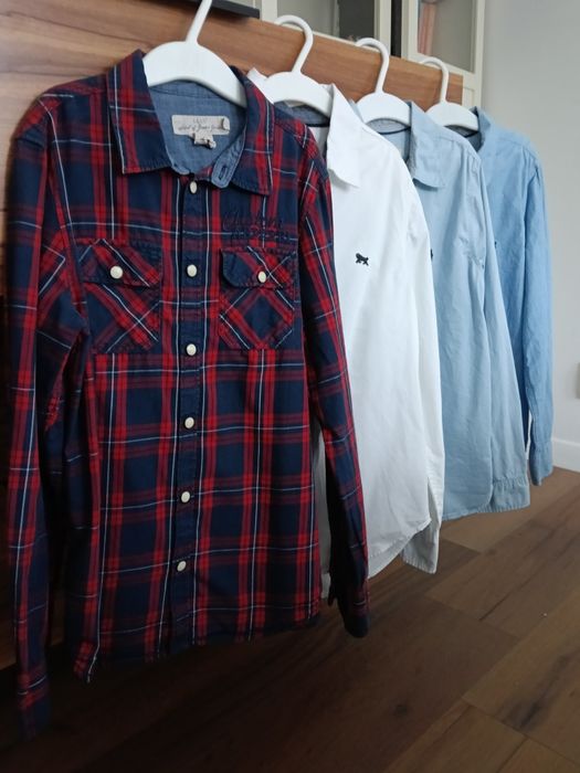 4 koszule chłopięce H&M 134 czerwona, biała, niebieskie