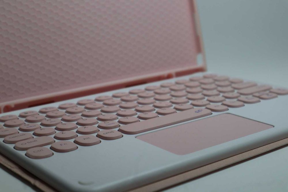 Capa de tablet com teclado