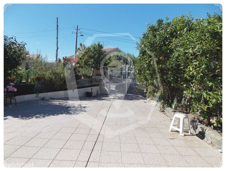 T6+2 Detached House in Sangalhos – Near the Train Station!