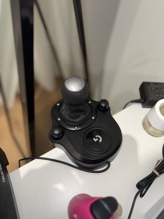 LOGITECH G923 / Pedais / Shifter