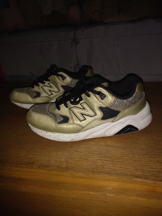 Sapatilhas de mulher NB. Originais. Tam. 37. Como novas.