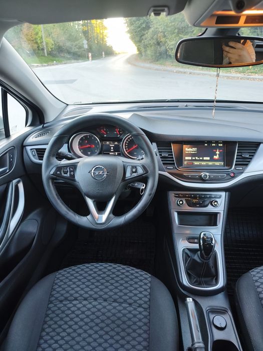 Sprzedam Opel Astra 2019