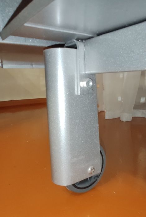 Тумба під телевізор Італія, на роликах, скляні полички, для великогоTV