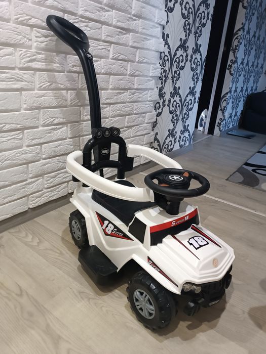 Детский толокар с родительской ручкой