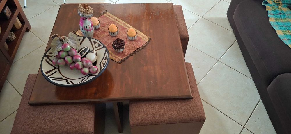 Coffee table castanha envernizada
