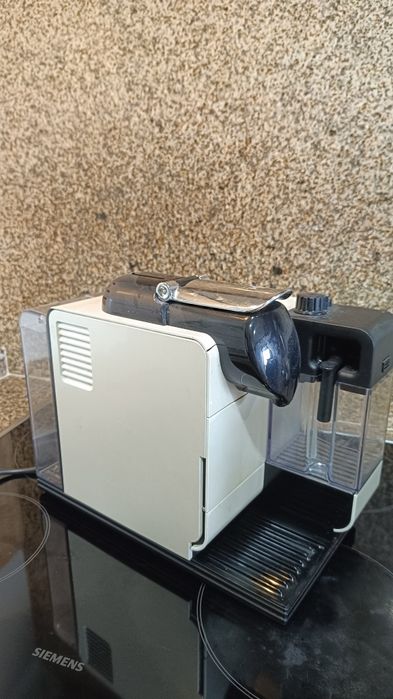 Máquina Nespresso Latissima Delonghi