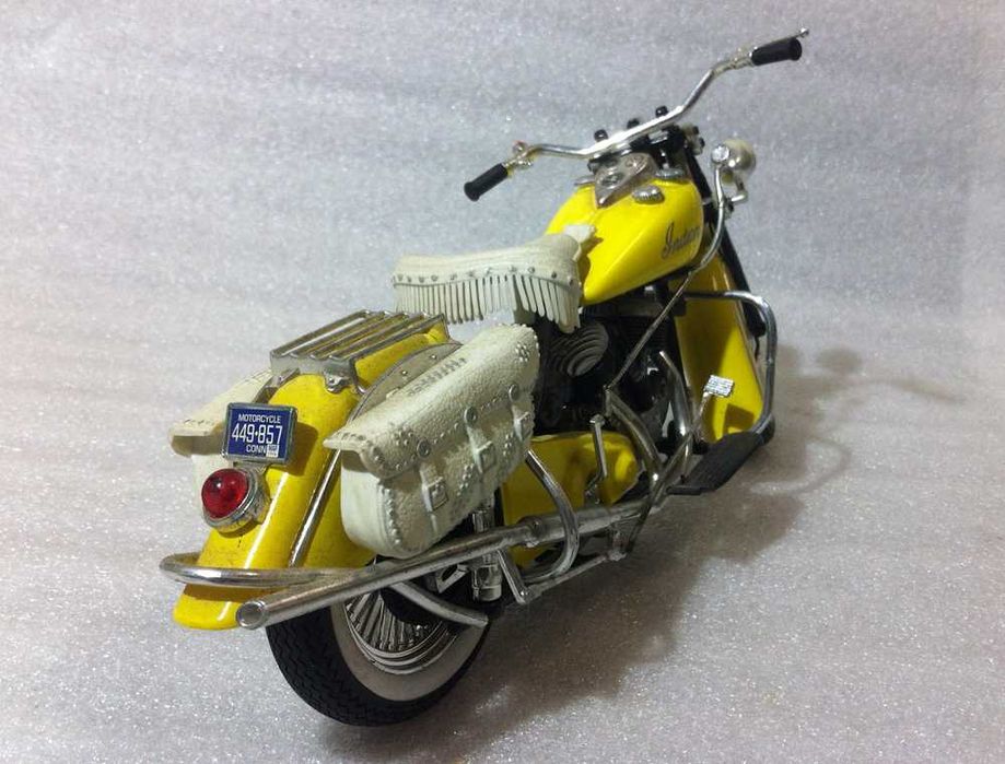 Antiga Mota miniatura ~ "INDIAN CHIEF ROADMASTER" ~ 1/10 ~ Maisto