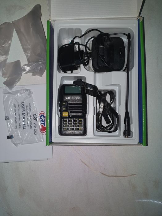 Продам портативная двухдиапазонная рация CRT FP00.