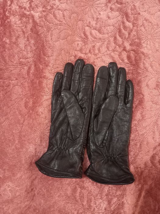 Нові шкіряні жіночі перчатки