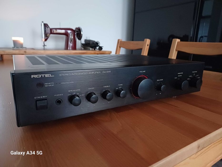 Wzmacniacz Rotel RA-945
