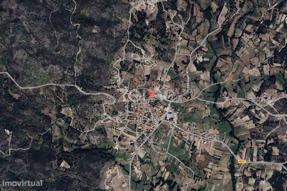 Moradia de 2 pisos com pátio para reconstruir - Ardãos, Boticas