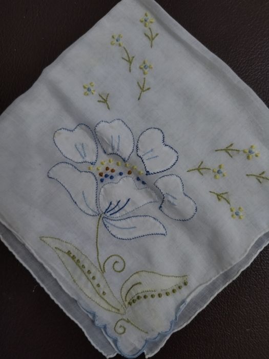 Вінтажна батистова носова хустка