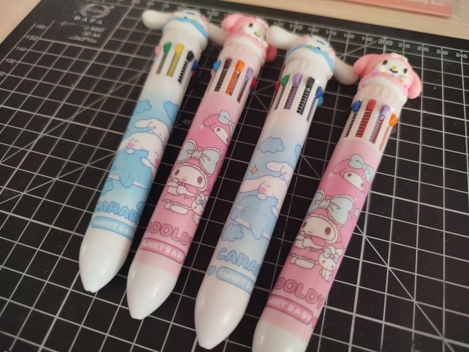 Різнокольорова ручка Sanrio