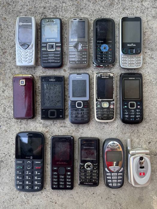 Старенькі кнопочні телефони-не дорого