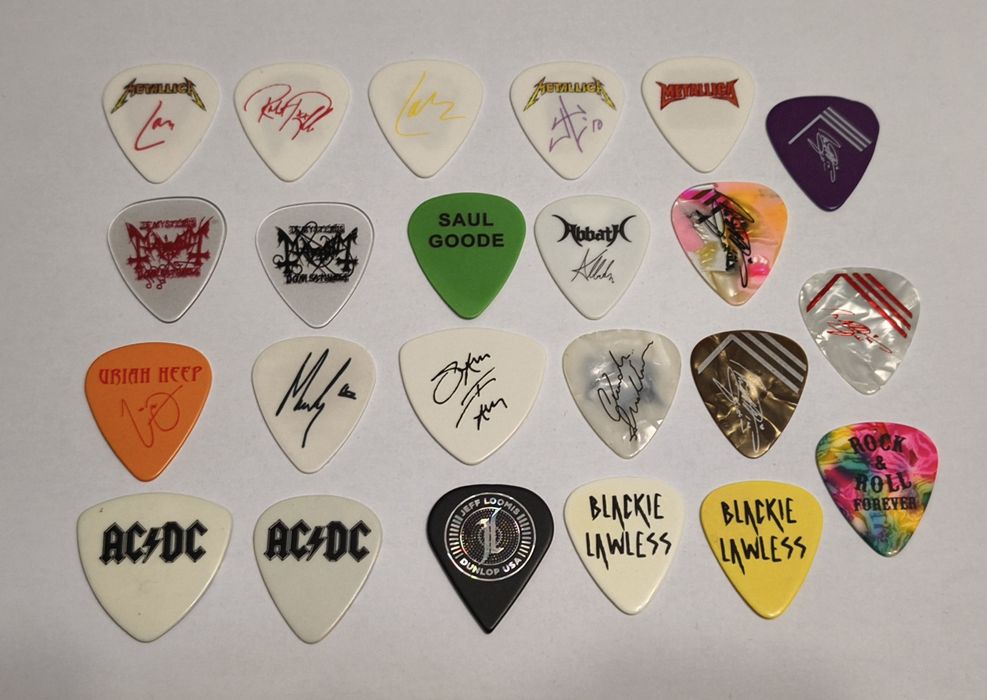 Медиаторы AC/DC, Metallica, Foo Fighters, Limp Bizkit, W.A.S.P. Korn.