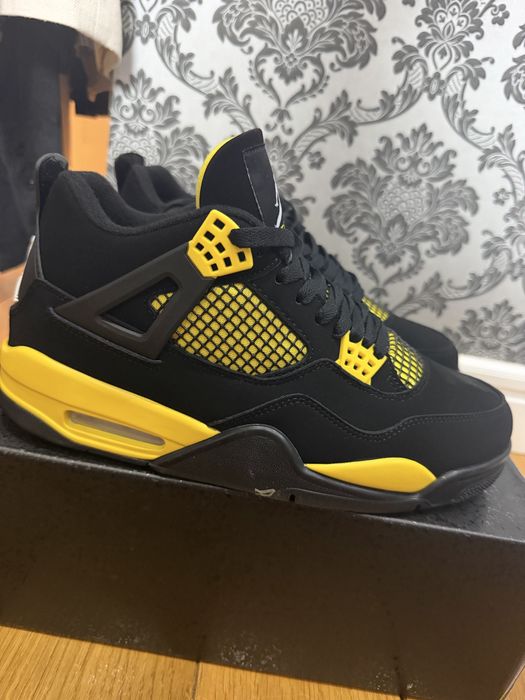 Nike Air Jordan 4 Retro rozmiar 43 Nowe Orginalne