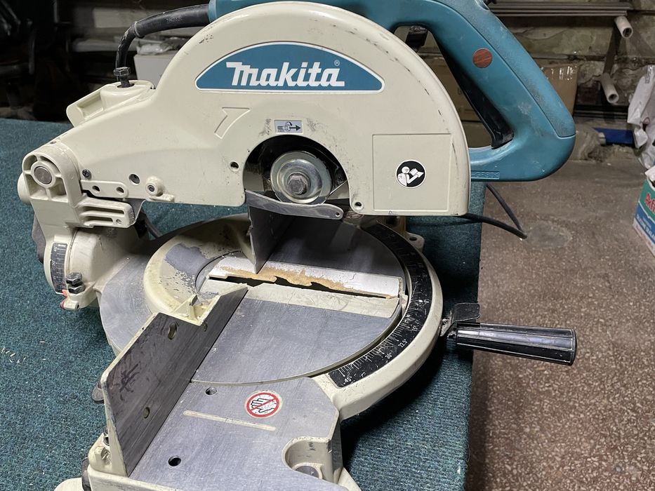 Дисковая торцовочная пила LS1040