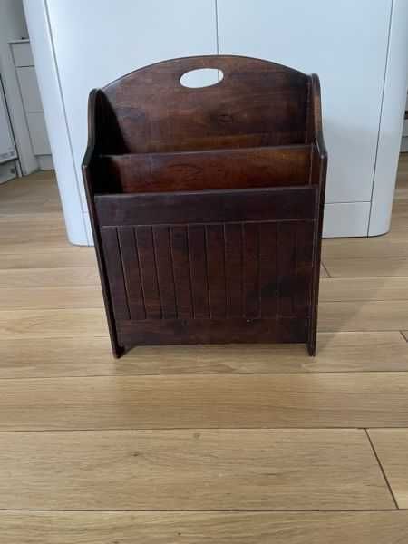 Gazetownik z podstawką