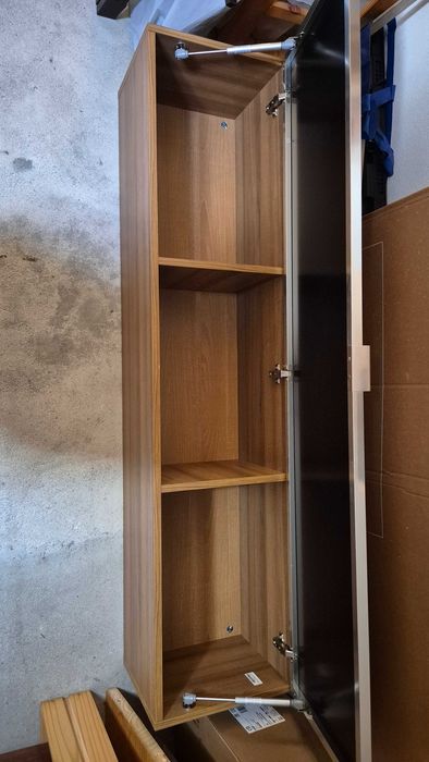 Estante/ prateleira parede com porta de vidro