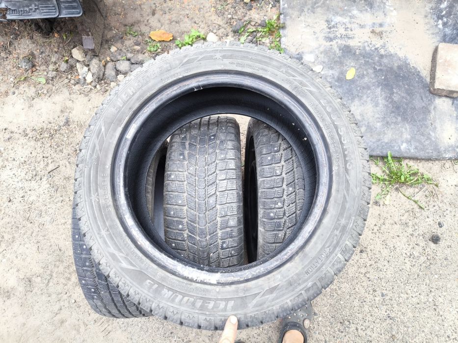 Продам 205 55 16 идеальная.