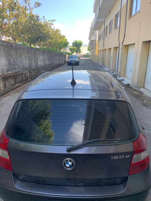 BMW série 1 e87 com caixa automática em muito bom estado