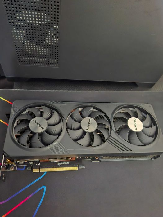 PC Gaming  com gráfica RTX 4070,  em excelente estado, pronto a jogar.