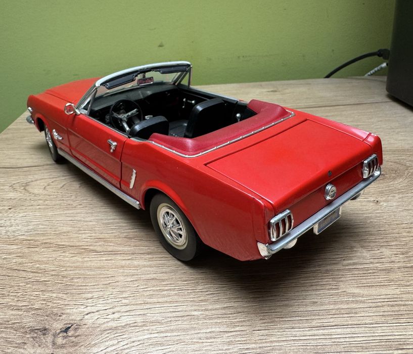 Model samochodu w skali 1:18 Ford Mustang 1964 Solido Mira Norev